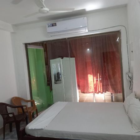 Parisha Residency- Temple Side Hotel 吉登伯勒姆 外观 照片