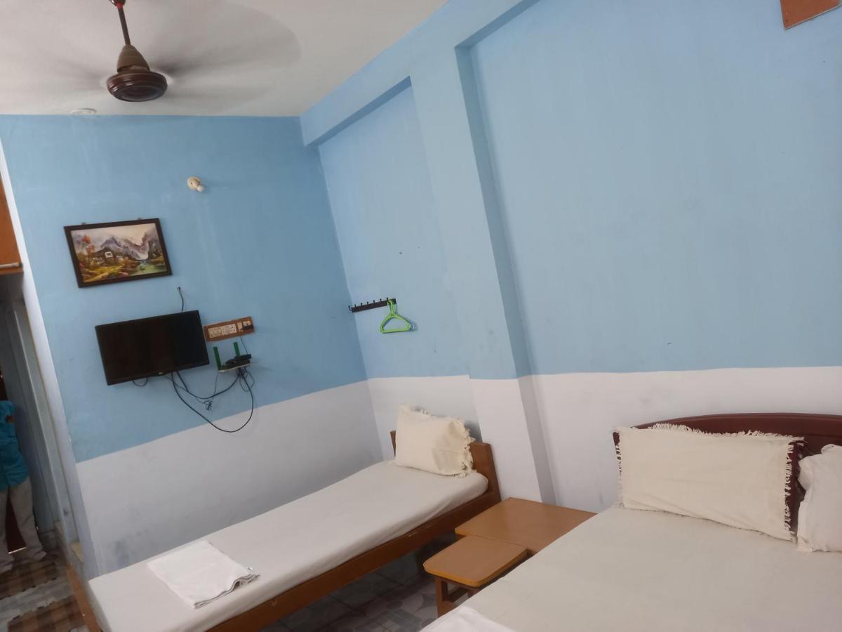 Parisha Residency- Temple Side Hotel 吉登伯勒姆 外观 照片