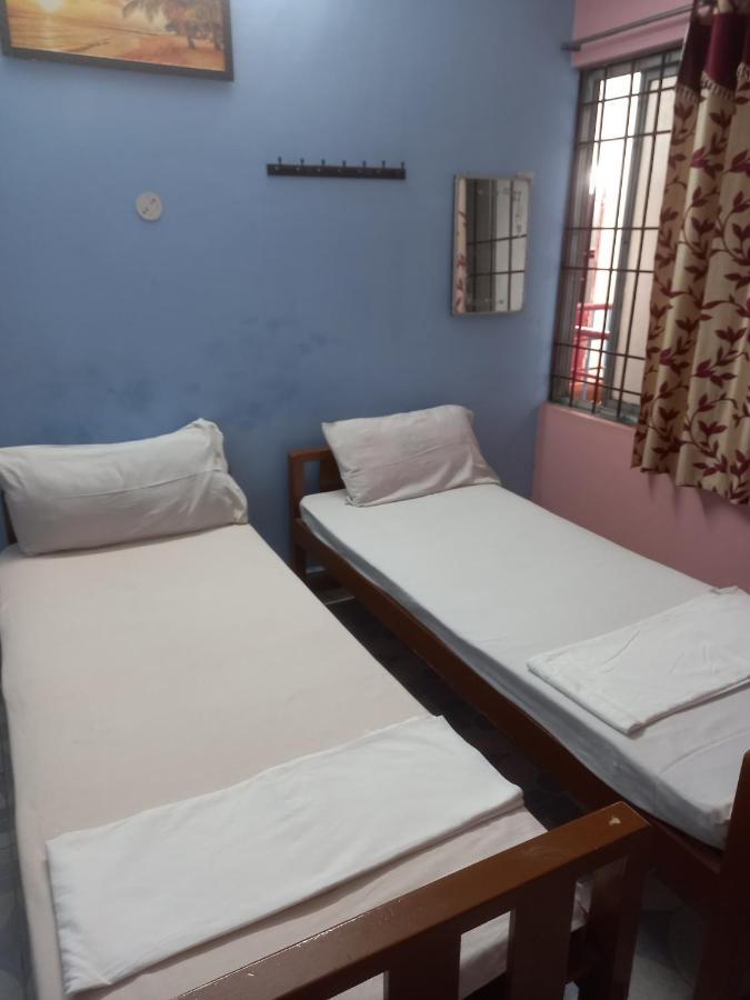 Parisha Residency- Temple Side Hotel 吉登伯勒姆 外观 照片