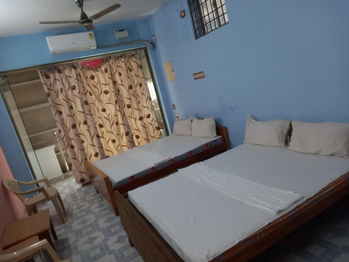 Parisha Residency- Temple Side Hotel 吉登伯勒姆 外观 照片