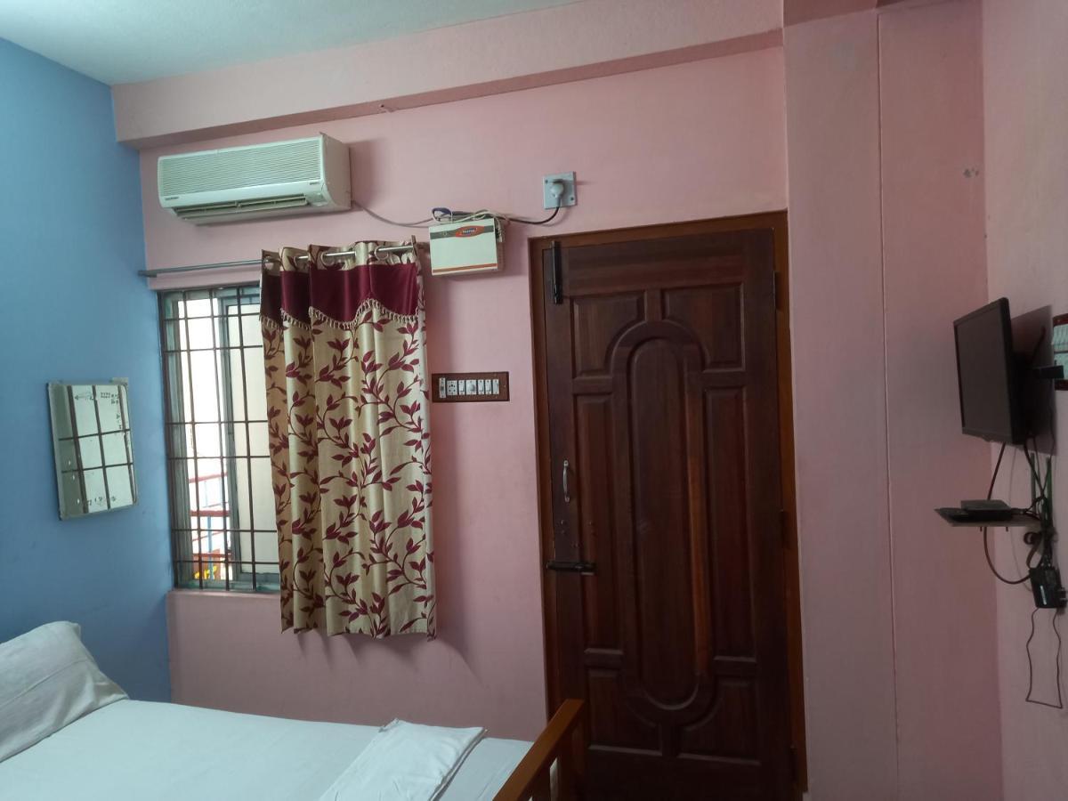 Parisha Residency- Temple Side Hotel 吉登伯勒姆 外观 照片