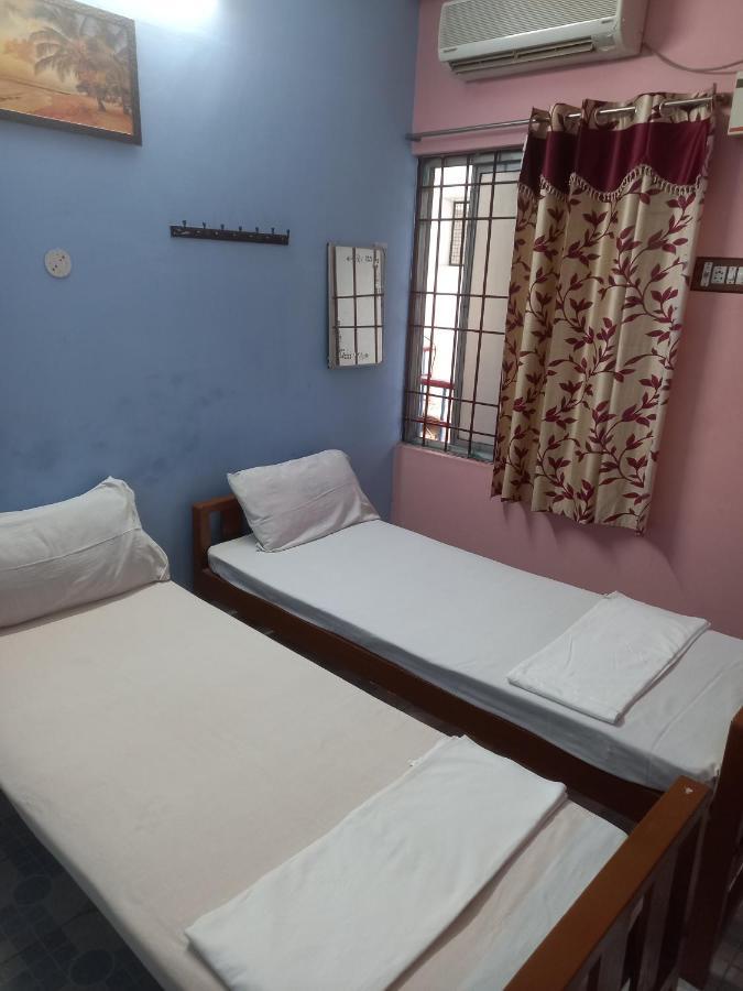 Parisha Residency- Temple Side Hotel 吉登伯勒姆 外观 照片