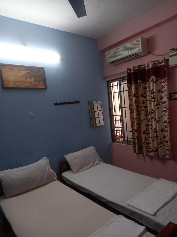 Parisha Residency- Temple Side Hotel 吉登伯勒姆 外观 照片