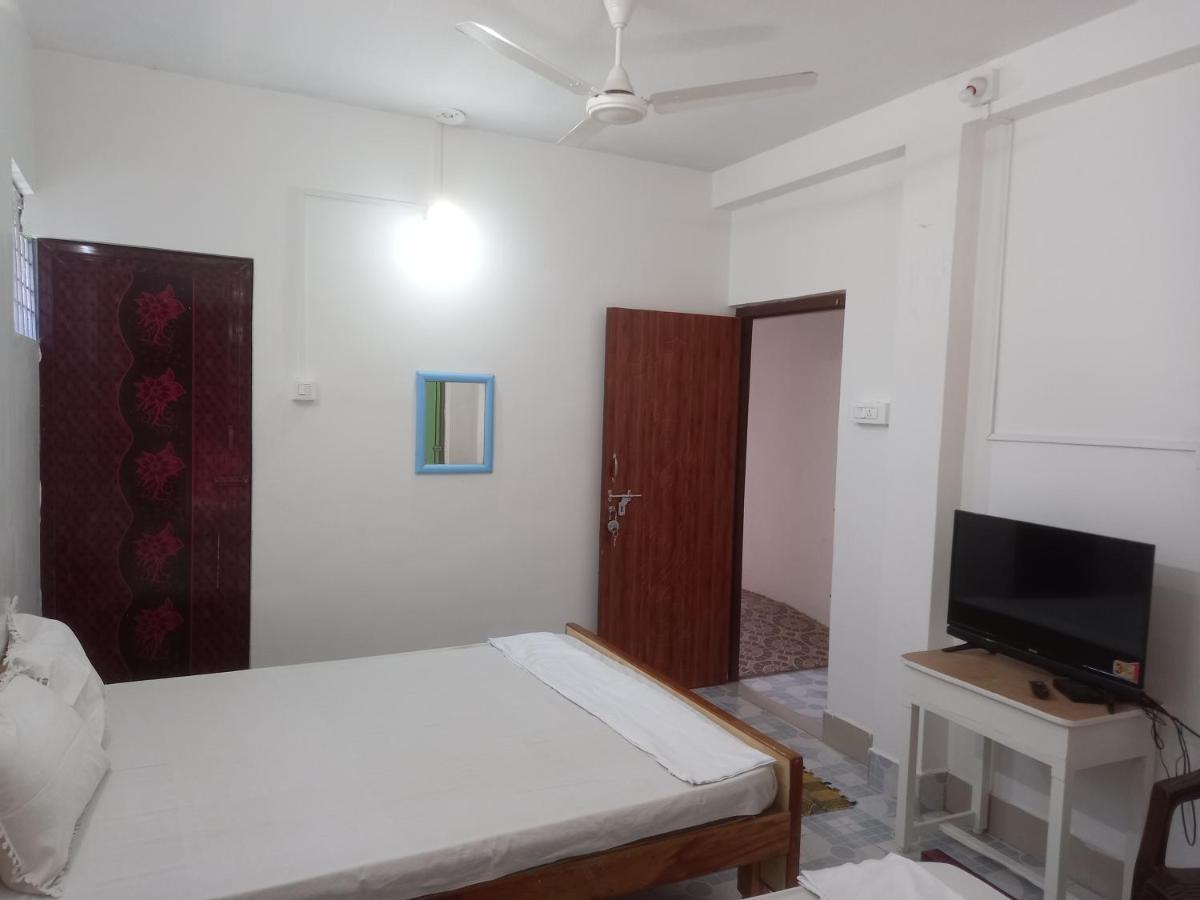 Parisha Residency- Temple Side Hotel 吉登伯勒姆 外观 照片