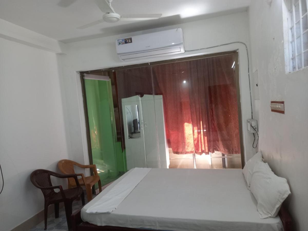 Parisha Residency- Temple Side Hotel 吉登伯勒姆 外观 照片