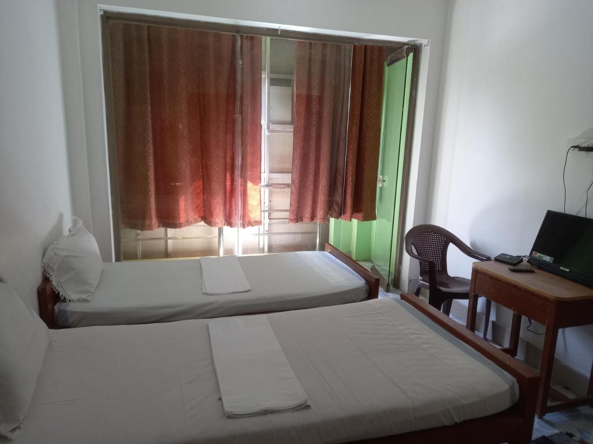 Parisha Residency- Temple Side Hotel 吉登伯勒姆 外观 照片
