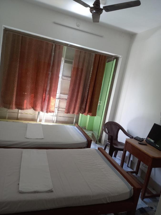 Parisha Residency- Temple Side Hotel 吉登伯勒姆 外观 照片