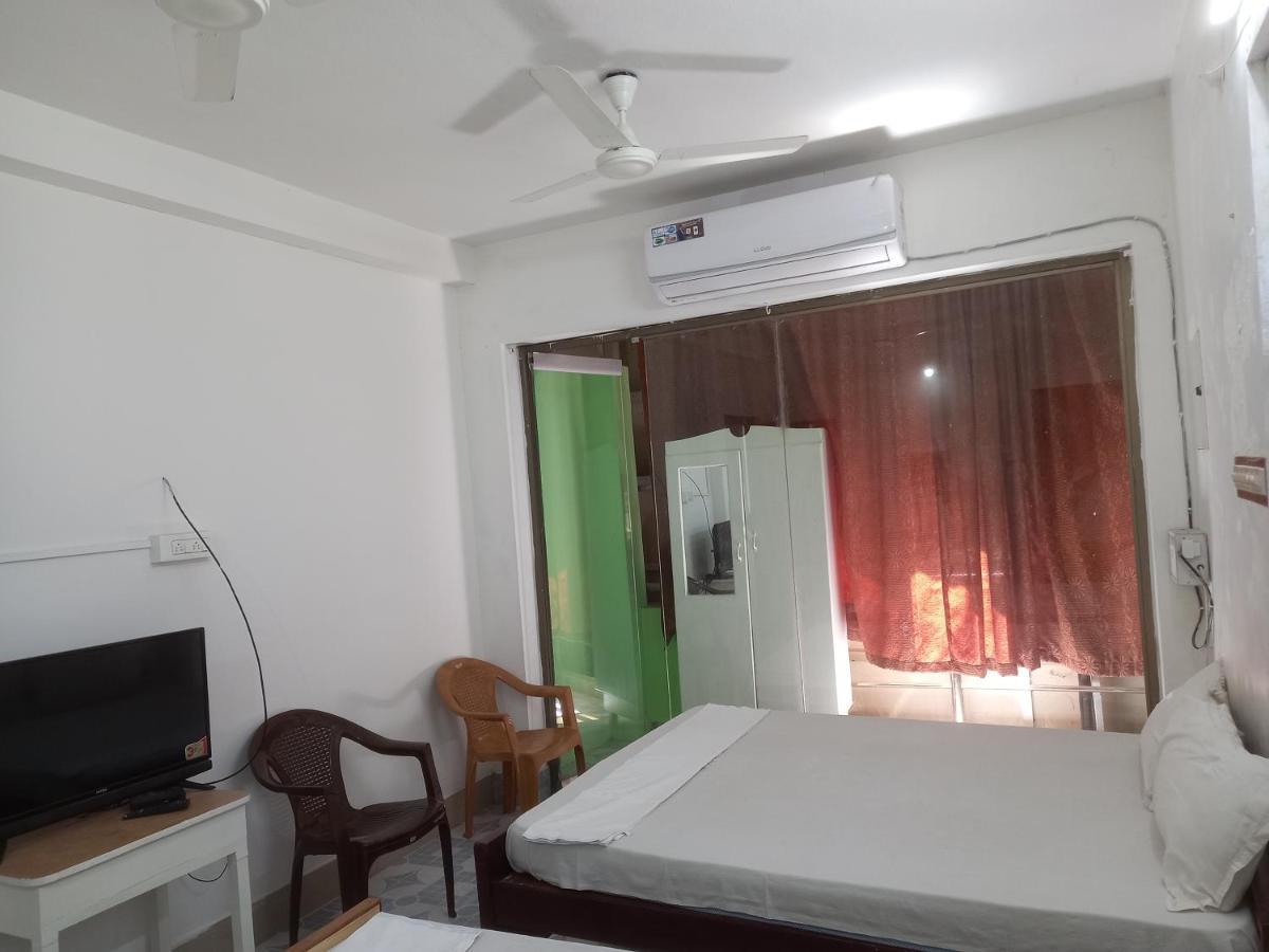 Parisha Residency- Temple Side Hotel 吉登伯勒姆 外观 照片