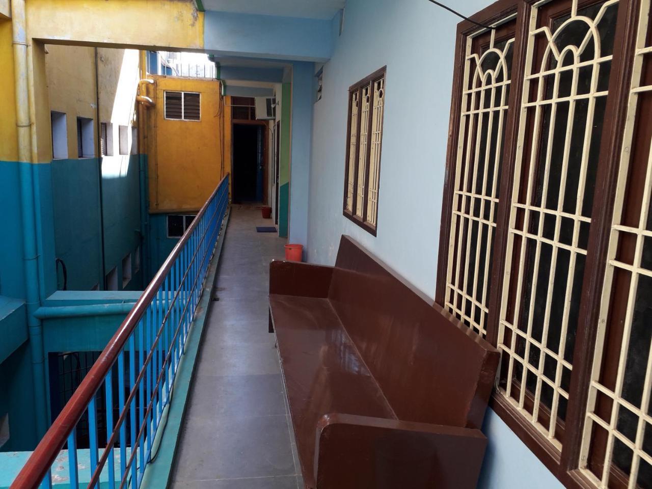 Parisha Residency- Temple Side Hotel 吉登伯勒姆 外观 照片