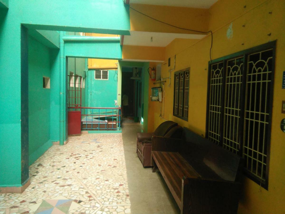 Parisha Residency- Temple Side Hotel 吉登伯勒姆 外观 照片