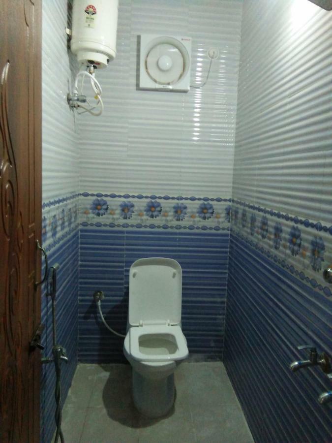 Parisha Residency- Temple Side Hotel 吉登伯勒姆 外观 照片